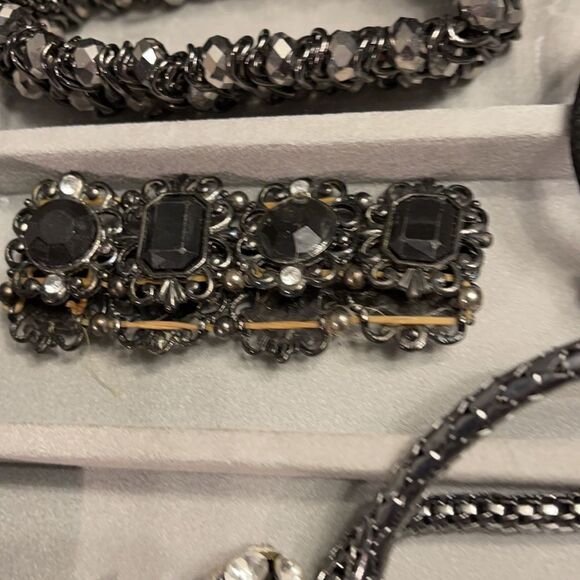 11 piece lot black and sparkly bracelets - Picture 5 of 7